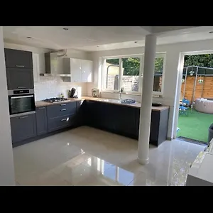Appartement Avec Terrasse Privee Et Garage Rez De Chaussee Lumineux, Bruxelles